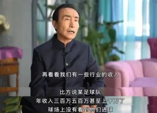 德媒：阿方索倾向离队，按拜仁内部标准他近1000万欧薪水较低　德国媒体sport1的消息，阿方索-戴维斯本人倾向于离开拜仁加盟皇马，除了体育竞技方面的因素还因为球员在拜仁薪水很低没有达到他的预期。